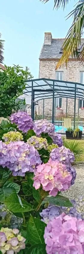 Le Manoir de Kérofil ** Gîte et chambres d'hôtes **，位于Guiclan的酒店