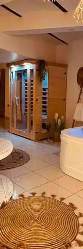 Magnifique appartement bohème / sauna / balneo，位于Valros的酒店
