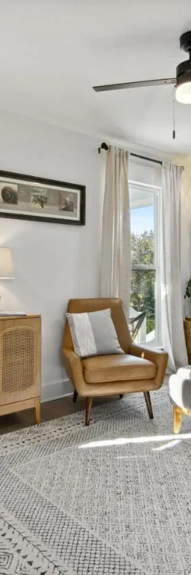 Vacation Rental Old Town Bay St Louis Unit B，位于贝圣路易斯的酒店