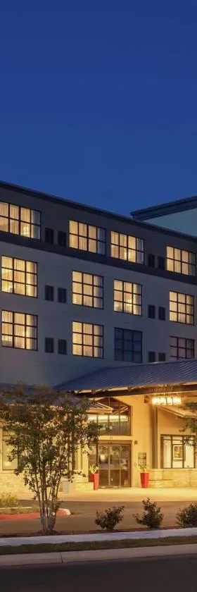 The Bevy Hotel Boerne, A Doubletree By Hilton，位于伯尼的酒店
