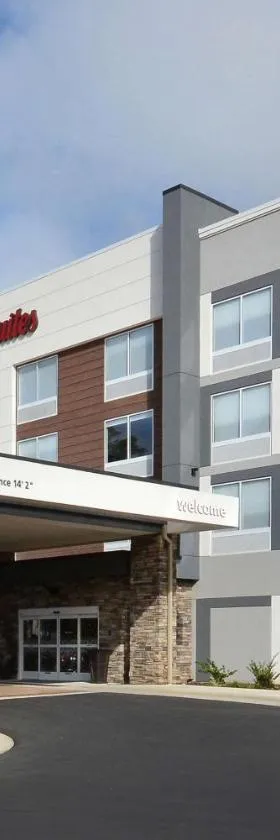 Hampton Inn & Suites Charlotte North I 485，位于夏洛特的酒店