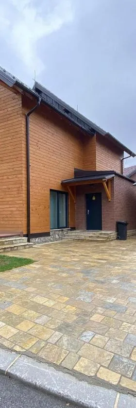 Villa QAMA Brezovicë，位于Štrpce的酒店