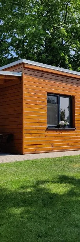 Apartman pod lipou - samostatny objekt - carport，位于亚罗梅日的酒店