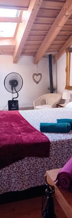 Casita con encanto tranquilidad VILLAVIEJA DEL LOZOYA Wi-Fi EN SIERRA DE MADRID Y A 50 MINUTOS DE CAPITAL，位于Villavieja del Lozoya的酒店