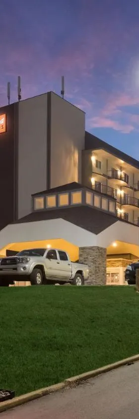 Orangewood Inn & Suites Kansas City Airport，位于堪萨斯城的酒店
