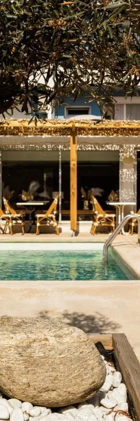 Hôtel Les Sables - Urban Style - by Logis Hotels，位于鲁西隆地区卡内的酒店