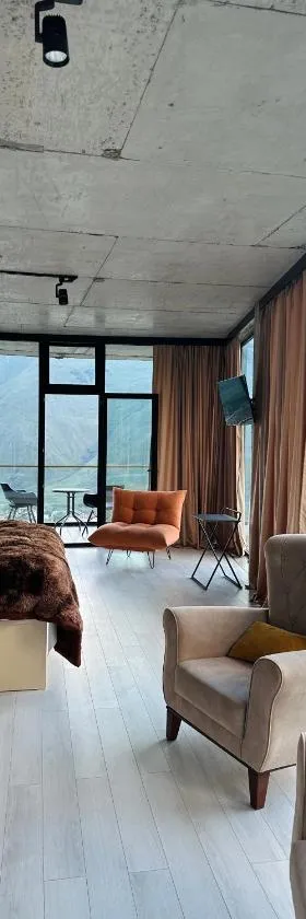 Hotel NOA Kazbegi，位于卡兹贝吉的酒店
