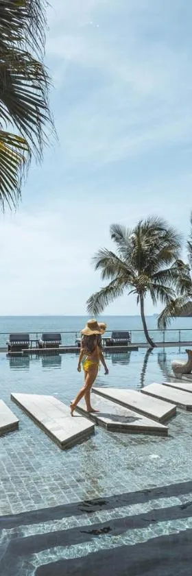 Hotel Tide Phuket Beachfront，位于普吉镇的酒店
