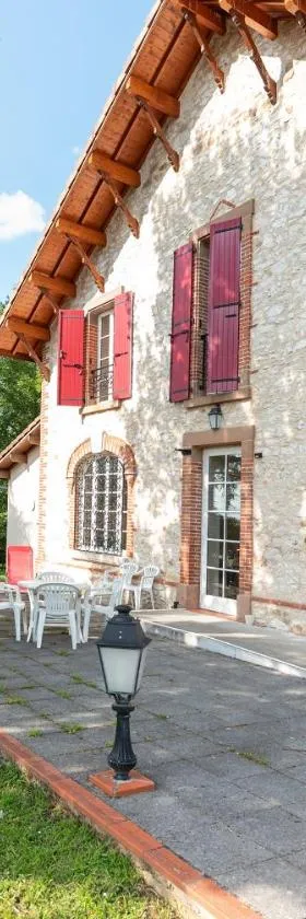 -Maison Calmels-PMR-7 Chambres et 7 SDB - proche Albi，位于Carmaux的酒店