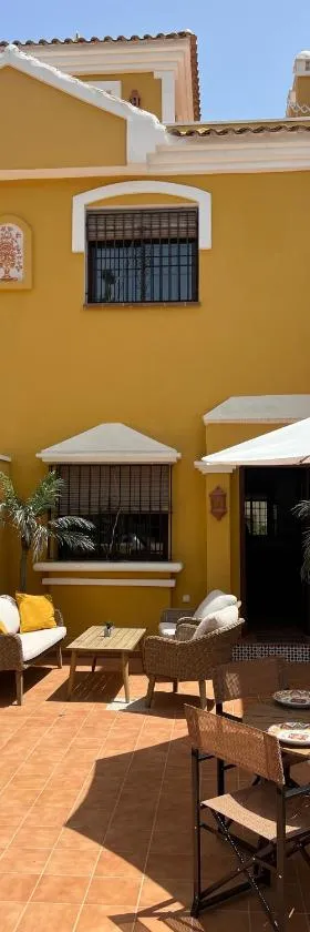 Casa Rodasa - 2 bedrooms, roof terrace, Airco, Front-terrace, Back-Patio, communal pool, etc，位于Roda的酒店