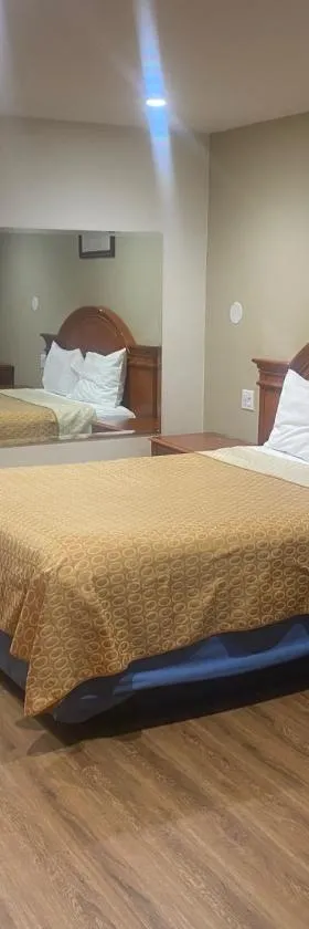 Royale Inn Motel，位于惠蒂尔的酒店