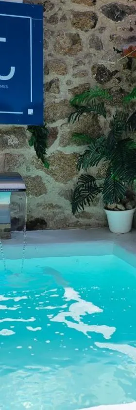 El Edén Casas Rurales con Piscina y Jacuzzi，位于蒙坦切斯的酒店