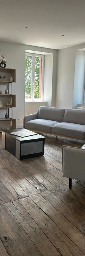 Les Ramandes Appartements au cœur du village，位于Marcillac-la-Croisille的酒店