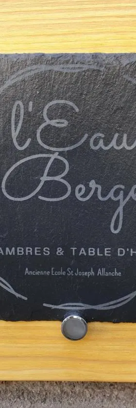 L'Eau Berge - Relais Motards - GTMC & Tour des Vaches B&B，位于Allanche的酒店