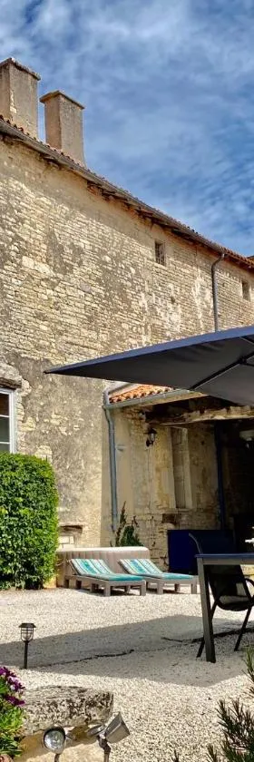 Maison Dix Tusson，位于Tusson的酒店
