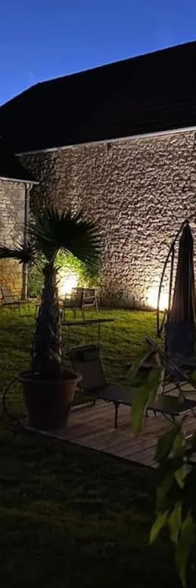 Maison de village avec piscine privative - gite-loubaribas，位于Condat的酒店