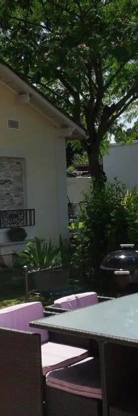 Studio meublé et équipé avec jardin et terrasse privée，位于Beurlay的酒店