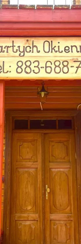 CHATA OTWARTYCH OKIENNIC Pokoje Gościnne，位于苏普拉希尔的酒店