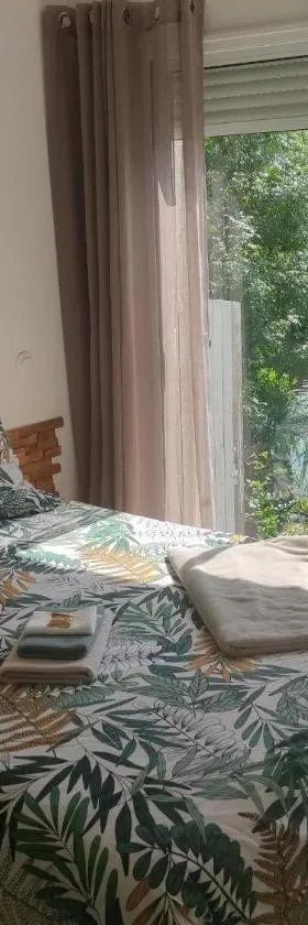 Détente au bord du Loir - Spa Sauna - Gîte 3，位于Les Roches-lʼÉvêque的酒店