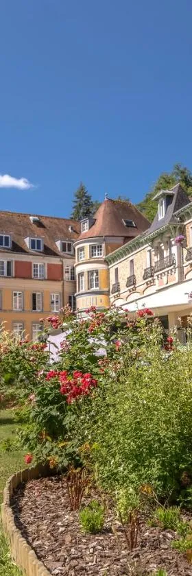 Le Grand Hôtel, The Originals Relais，位于Évaux-les-Bains的酒店