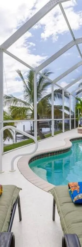 Villa Maxos - Boaters dream 4br/3 bath pool / spa，位于珊瑚角的酒店