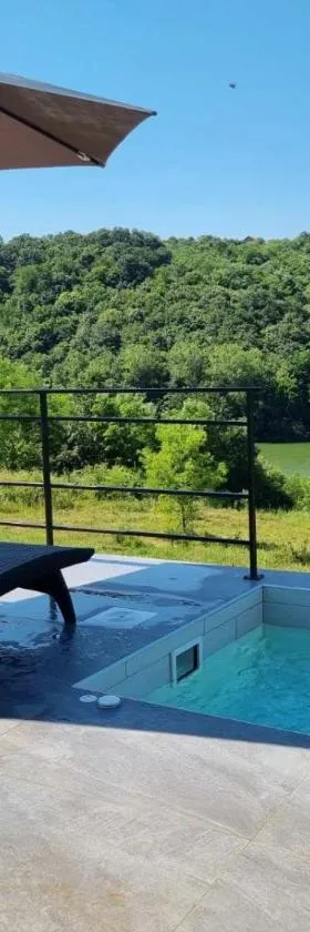 Glamping A frame lake Heated pool，位于Barajevo的酒店