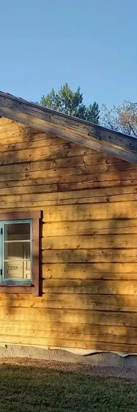 Vackert belägen lägenhet i Gesunda，位于Sollerön的酒店