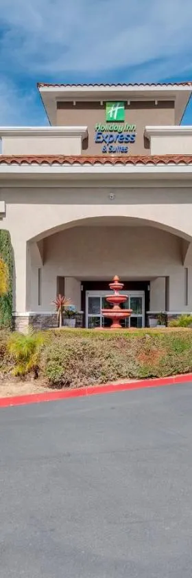 埃尔西诺湖快捷假日&套房酒店，位于湖埃尔西诺的酒店