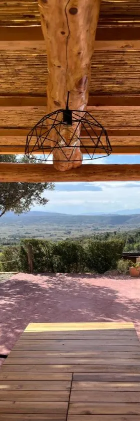 Chambres d'hôtes Gîte Saint Roch，位于Tuchan的酒店