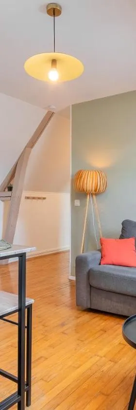 Le Cocon Forestier - Proche aéroport Beauvais, Chantilly, forêt de Hez-Froidmont, parking public gratuit, Wifi & Netflix，位于克莱蒙的酒店