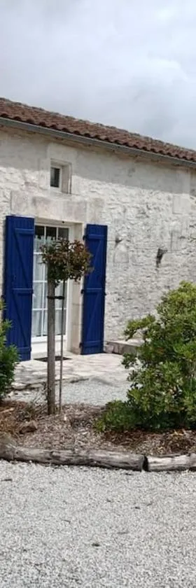 Petite maison de charme Les Chats Pîtres，位于La Rochette的酒店