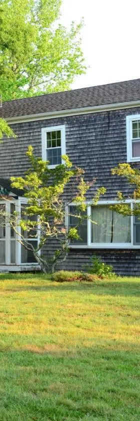 HI Martha's Vineyard Hostel，位于维恩亚德海文的酒店