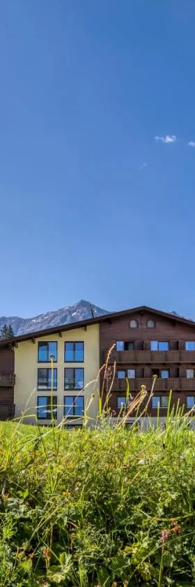 Hotel Sonnblick，位于皮茨河谷圣莱昂哈德的酒店