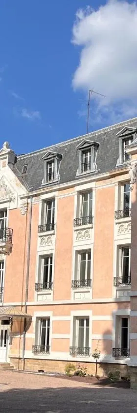 La Souveraine，位于孔特雷克塞维尔的酒店