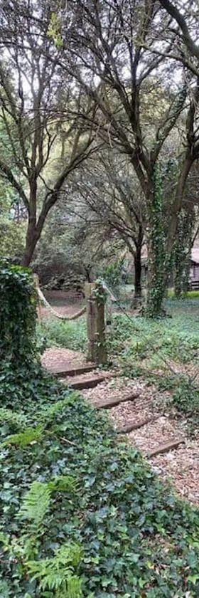 Cabaña de ensueño en el bosque y junto al mar，位于Miengo的酒店
