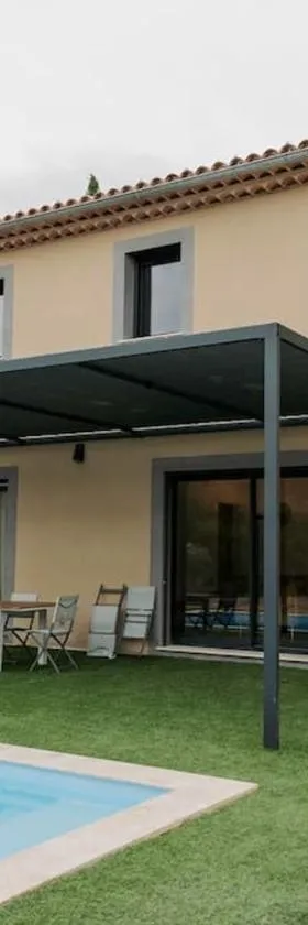 Maison en Provence avec piscine，位于埃吉莱的酒店