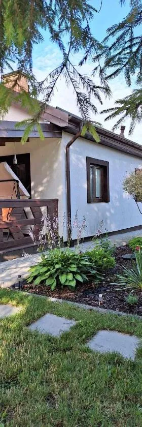 Biały domek nad stawem，位于Huta Wielka的酒店