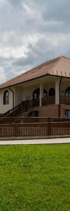 Apartmani Vinarije IN，位于Mionica的酒店