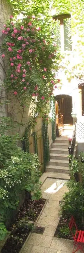 Chambres d'hôtes Le Patio d'Alain et Véronique Lunéville，位于吕内维勒的酒店