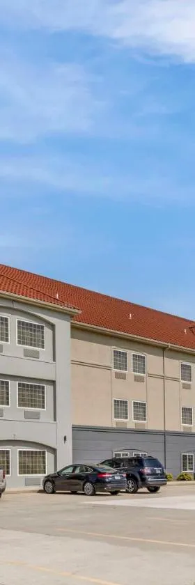 Best Western Plus MidAmerica Hotel，位于Mascoutah的酒店