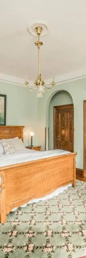 Peaceful Easy Feelings - King Sized Bed - Sleeps 2，位于林奇堡的酒店