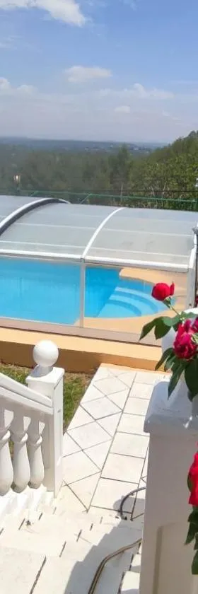 Casa rural en Casas de Moya 'Casa del Pino Gori'，位于Casas de Moya的酒店