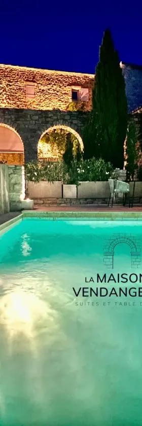 La Maison des Vendangeurs - TABLE D'HÔTES le soir du jeudi au dimanche- Jacuzzi - Balnéo SPA - ACCES PISCINE pour toutes les chambres sauf STUDIO COQUET- Piscine de mai à mi-octobre，位于Martignargues的酒店