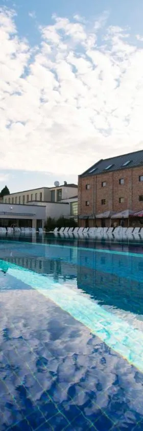 Hotel Castello & Thermal Spa Siklós，位于希克洛什的酒店