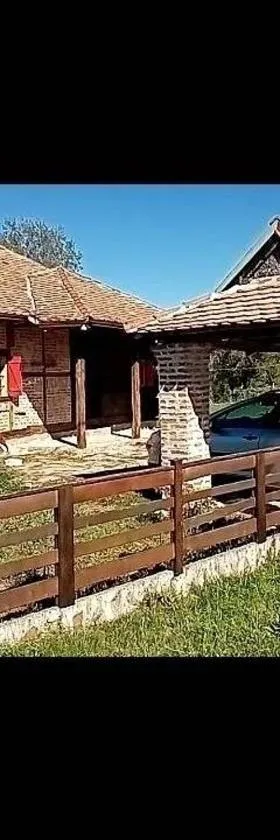 KONACI ČAKAREVIC，位于Dragačica的酒店