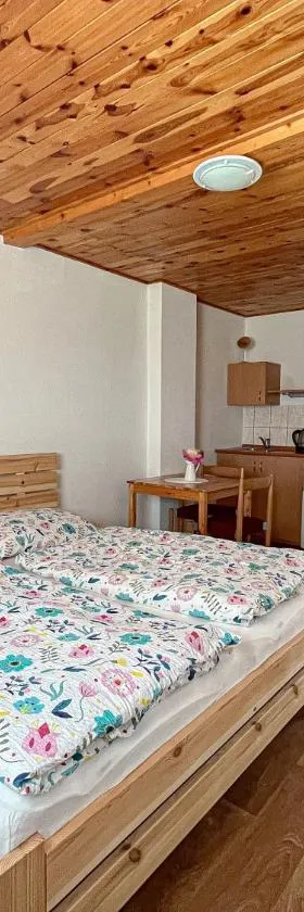 Penzion Hevera，位于Kuchařovice的酒店