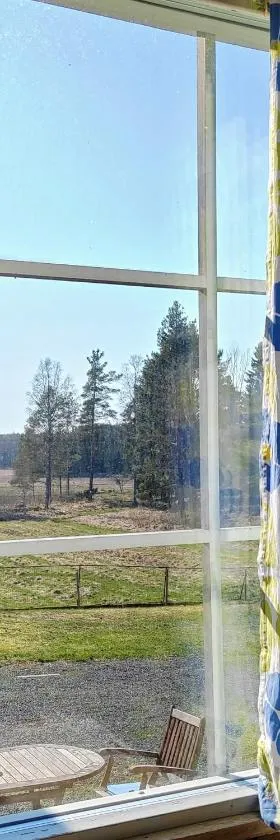 Maalaistalon päätyhuoneisto Merikarvialla，位于Tuorila的酒店