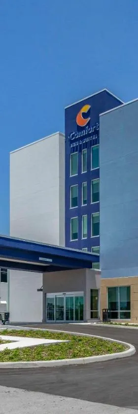 Comfort Inn & Suites New Port Richey Downtown District，位于新里奇港的酒店