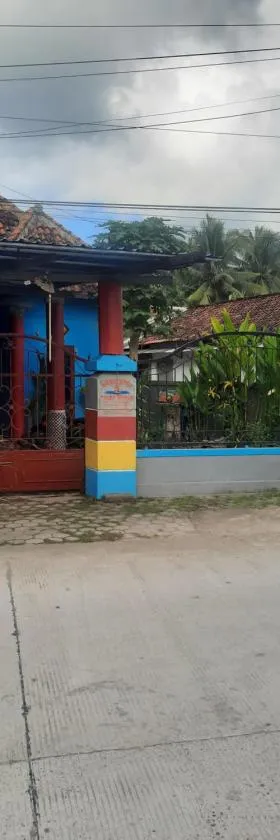 红海滩民宿，位于Pasanggaran的酒店