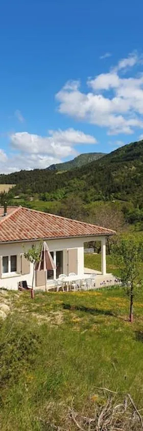Maison au cœur de la nature，位于Saint-Nazaire-le-Désert的酒店